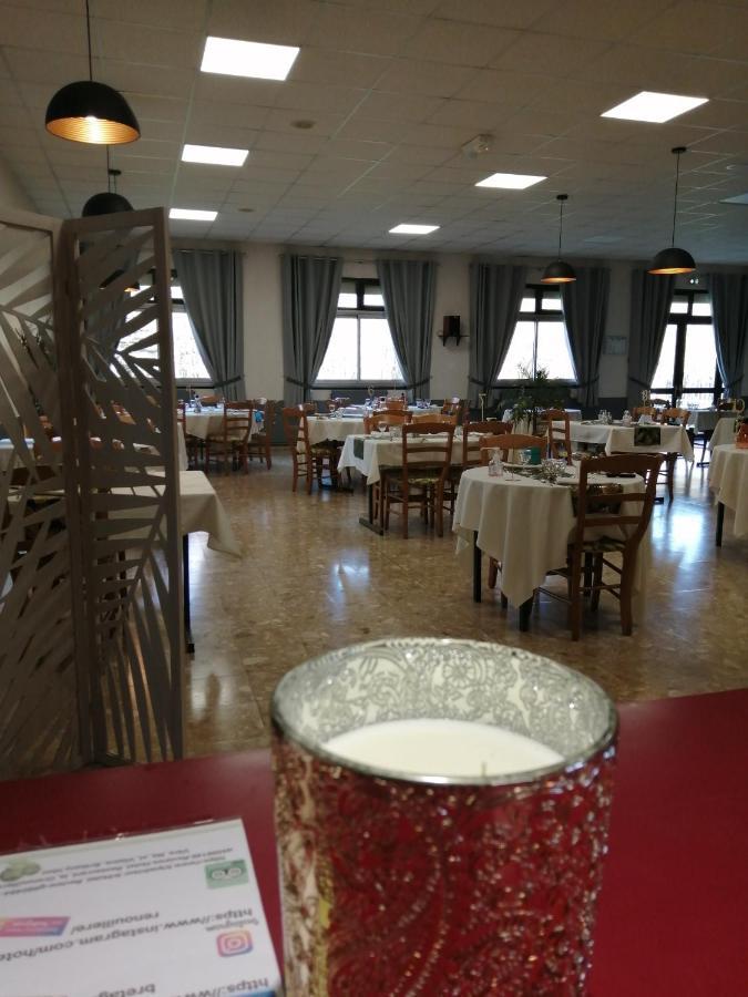 Hotel Restaurant La Grenouillere Vitre  Bagian luar foto
