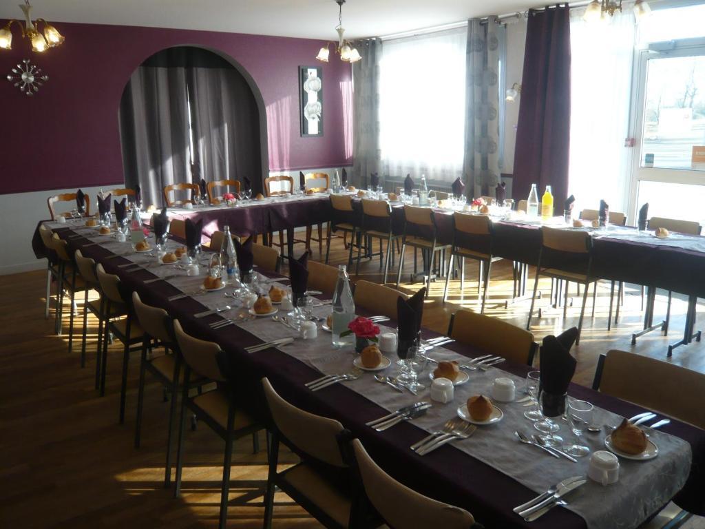Hotel Restaurant La Grenouillere Vitre  Bagian luar foto
