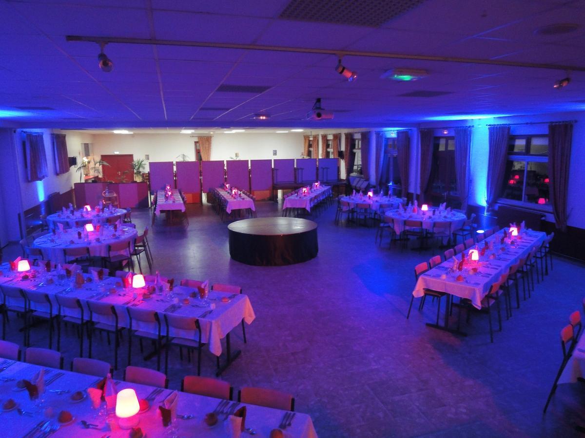 Hotel Restaurant La Grenouillere Vitre  Bagian luar foto