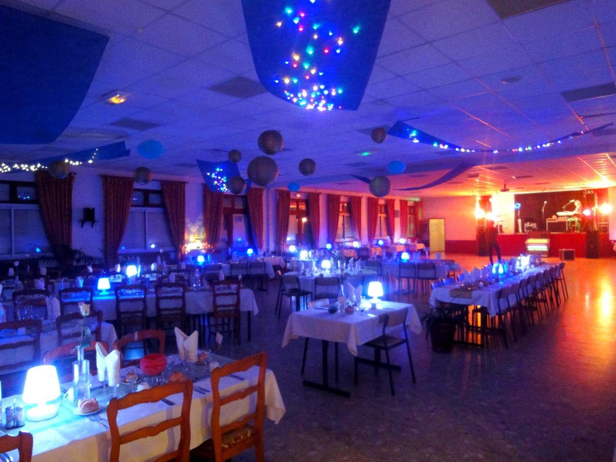 Hotel Restaurant La Grenouillere Vitre  Bagian luar foto