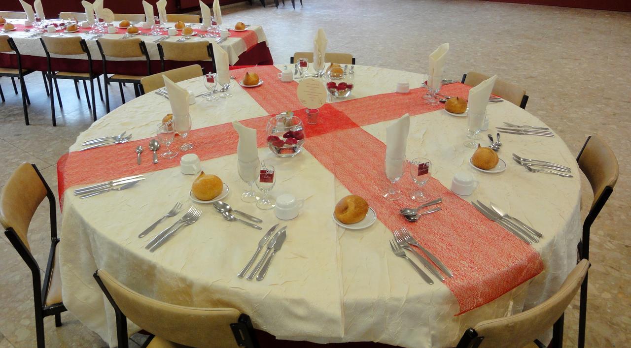 Hotel Restaurant La Grenouillere Vitre  Bagian luar foto