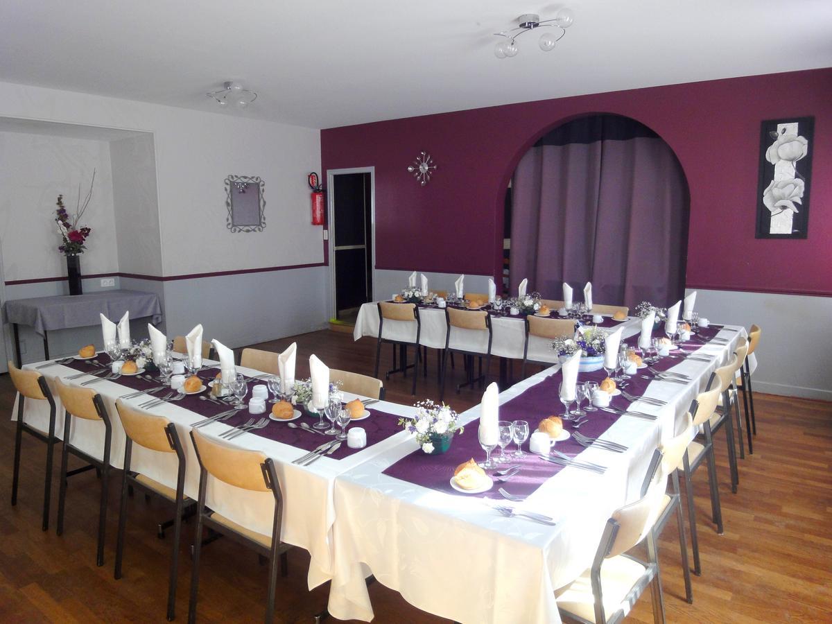 Hotel Restaurant La Grenouillere Vitre  Bagian luar foto